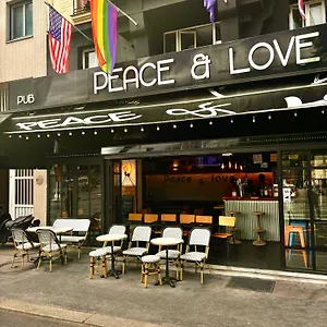 Albergue Peace &, Paris